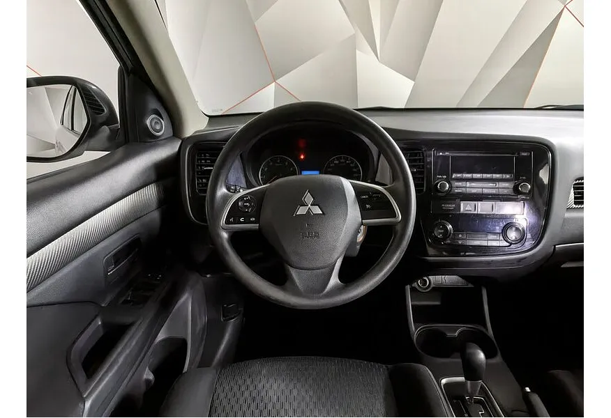 Mitsubishi Outlander 2.0 CVT 4WD (146 л.с.) Белый в АВИЛОН. Слайд №19