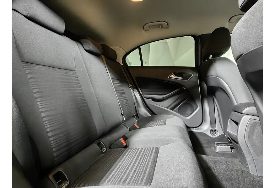 Mercedes-Benz A-Класс A 180 7G-DCT (122 л.с.) Особая серия Черный в АВИЛОН. Слайд №16