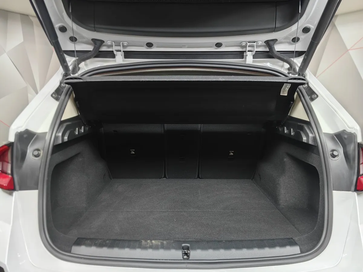 BMW X1 xDrive25 Li (204 л.с.) Белый в АВИЛОН. Слайд №9