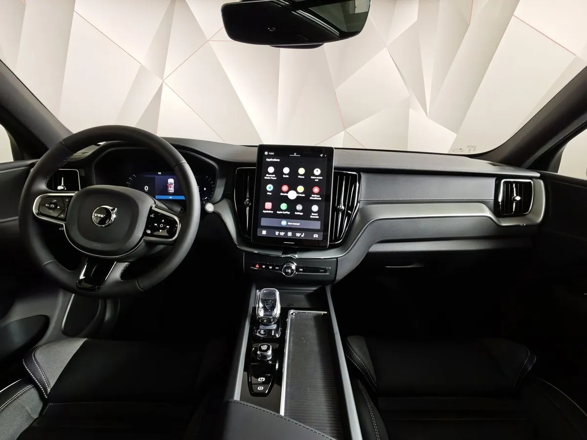 Volvo XC60 2.0 AT AWD (249 л.с.) Deluxe Edition Черный в АВИЛОН. Слайд №14