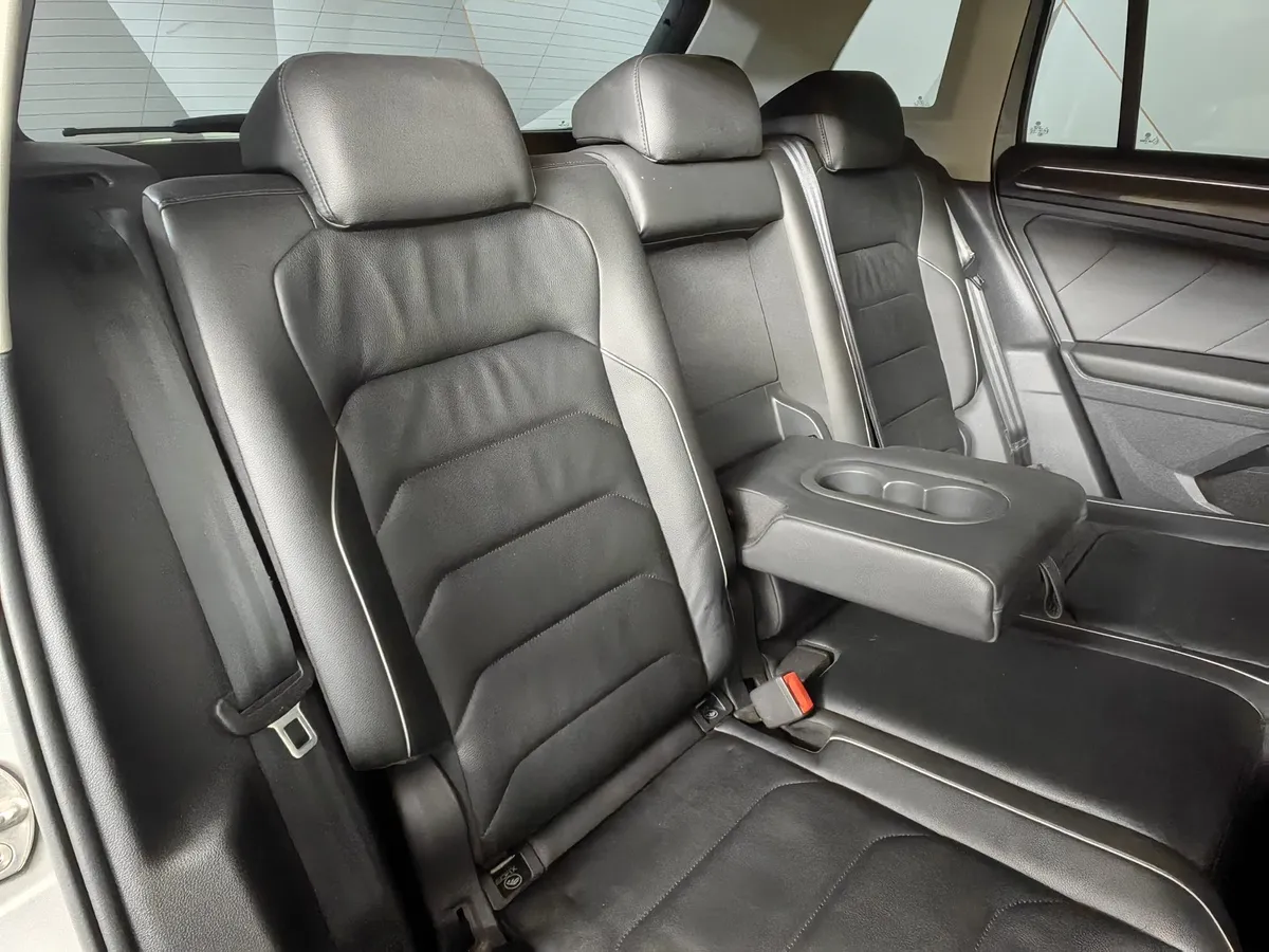 Volkswagen Tiguan 2.0 TDI 4Motion AT (140 л.с.) Track & Field Серебристый в АВИЛОН. Слайд №16
