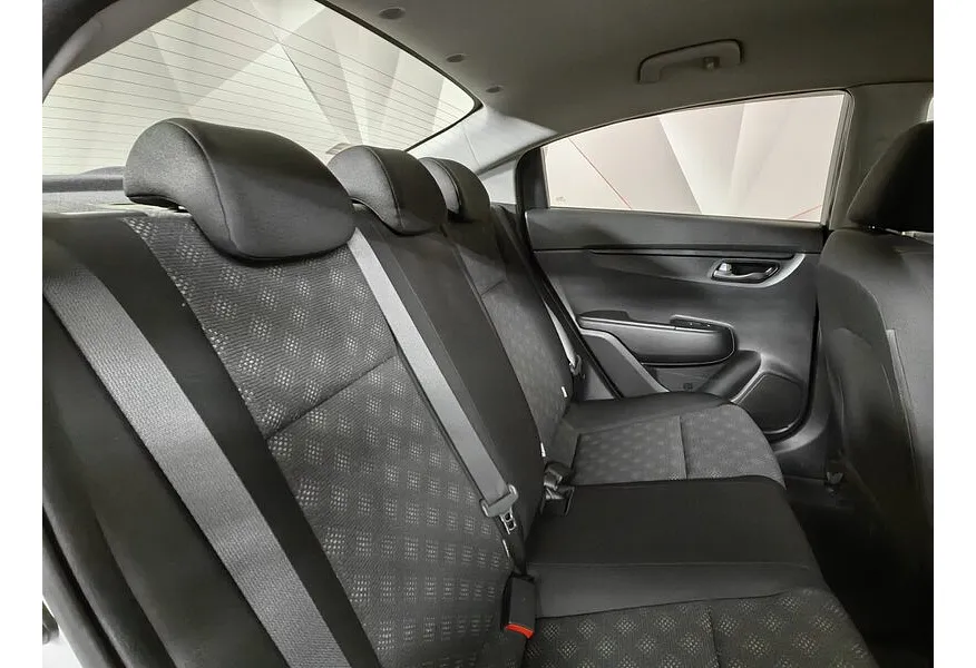 Kia Rio 1.6 AT (123 л.с.) Белый в АВИЛОН. Слайд №16 Kia Rio 1.6 AT (123 л.с.) Белый в АВИЛОН. Слайд №16