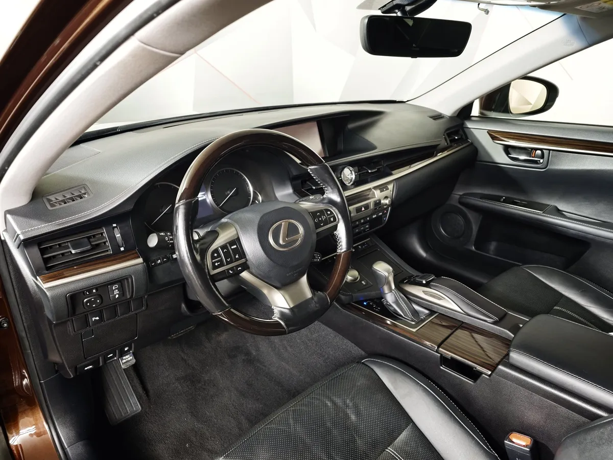 Lexus ES 250 AT (184 л.с.) Коричневый в АВИЛОН. Слайд №19