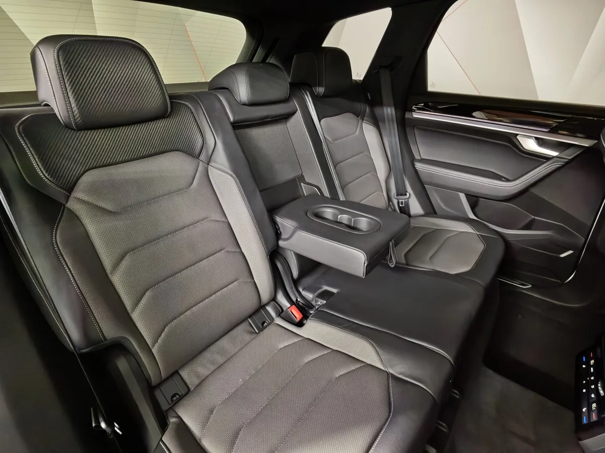 Volkswagen Touareg 3.0 V6 TDI Tiptronic 4Motion (249 л.с.) Exclusive Белый в АВИЛОН. Слайд №17