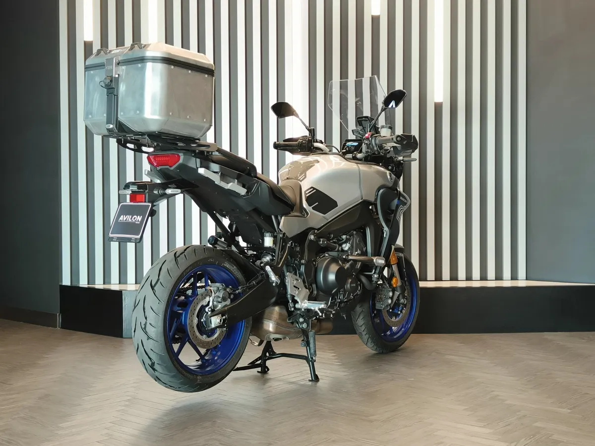 Yamaha Tracer 900 847 см³ (115 л.с.) (115) 847 Серебристый в АВИЛОН. Слайд №5