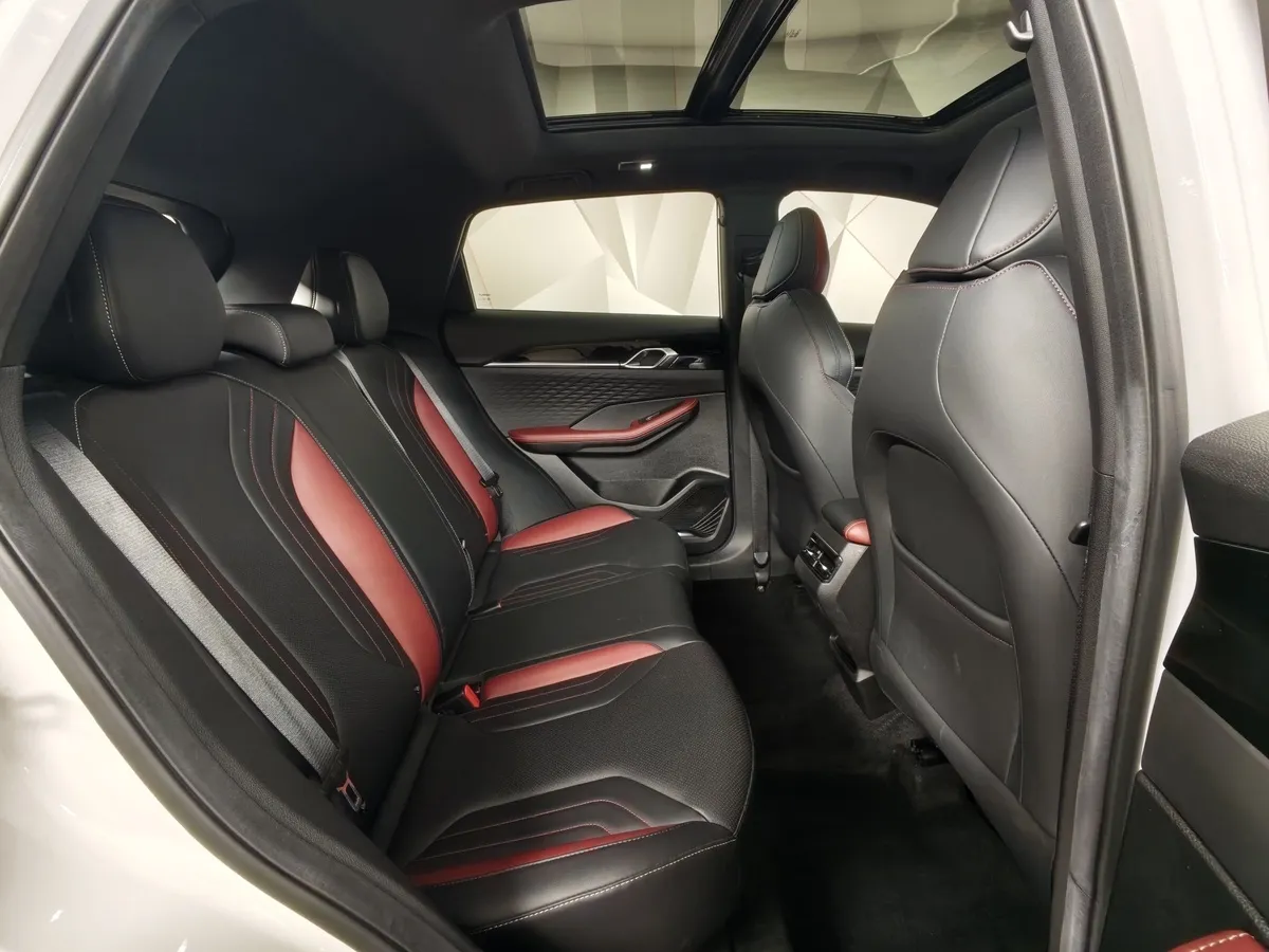 Geely Coolray 1.5T 7DCT 2WD (150 л.с.) Luxury Белый в АВИЛОН. Слайд №16