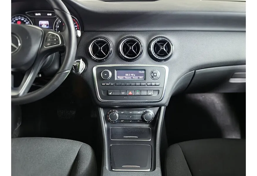 Mercedes-Benz A-Класс A 180 7G-DCT (122 л.с.) Особая серия Черный в АВИЛОН. Слайд №15