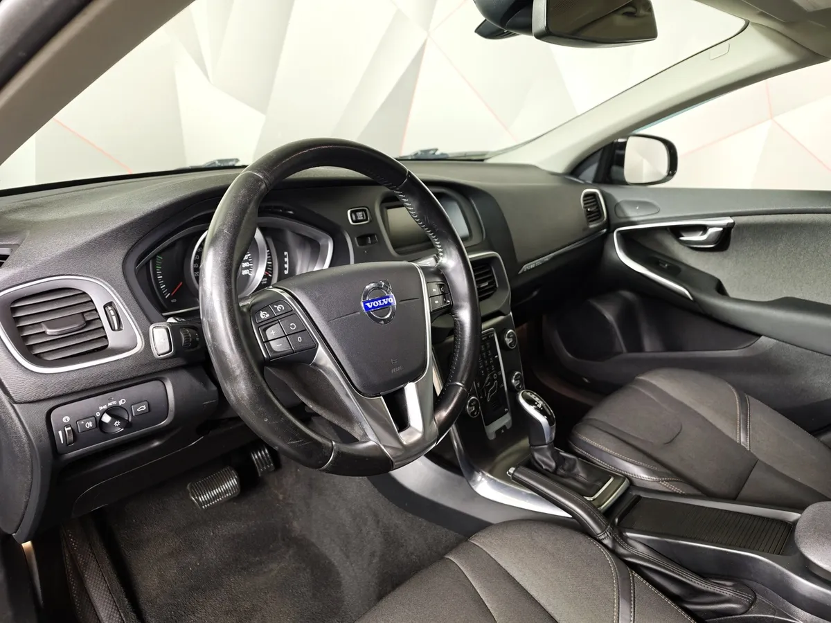 Volvo V40 1.6 D2 Powershift (114 л.с.) Черный в АВИЛОН. Слайд №18