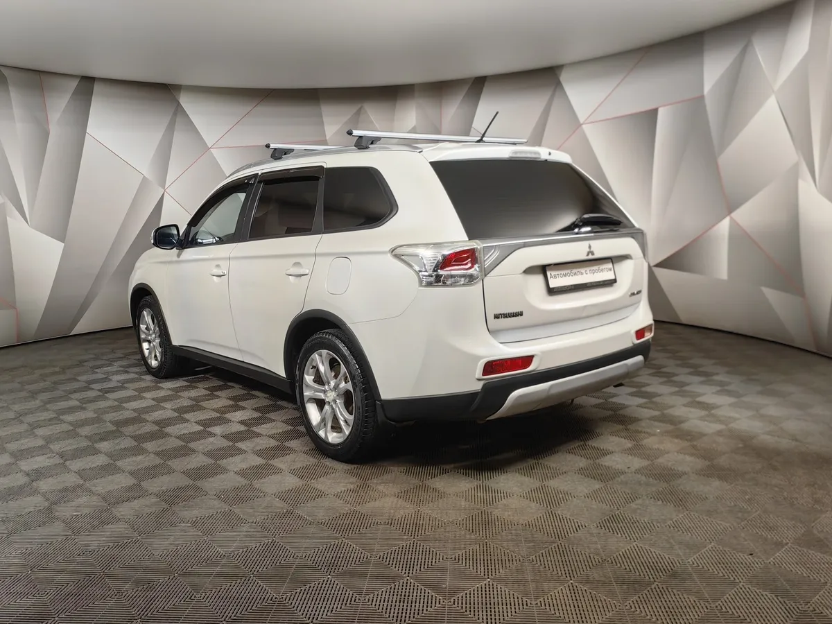Mitsubishi Outlander 2.0 CVT 4WD (146 л.с.) Instyle E29 Белый в АВИЛОН. Слайд №4