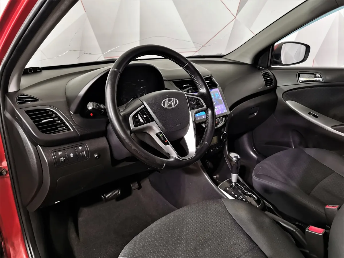 Hyundai Solaris 1.6 AT (123 л.с.) Dynamic Красный в АВИЛОН. Слайд №18