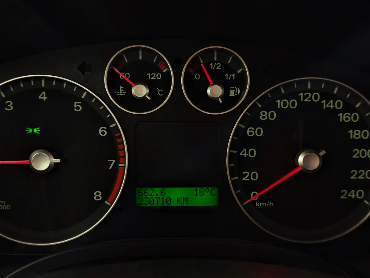 Ford Focus 1.6 MT (116 л.с.) Ghia Серебристый в АВИЛОН. Слайд №16