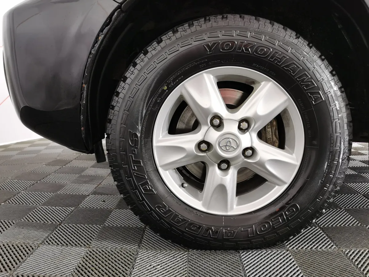 Toyota Land Cruiser 4.5 Twin-Turbo D AT 4WD (5 мест) (235 л.с.) Престиж Черный в АВИЛОН. Слайд №9