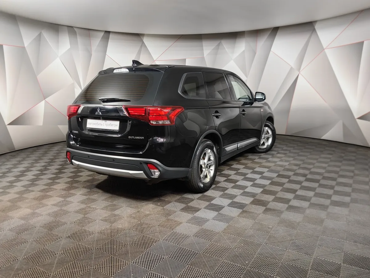 Mitsubishi Outlander 2.0 CVT (146 л.с.) Invite Черный в АВИЛОН. Слайд №2