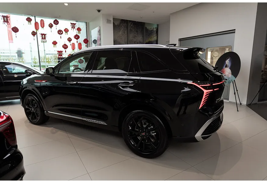 Hongqi HS3 2.0T 8AT 4WD (245 л.с.) Deluxe Черный в АВИЛОН. Слайд №5