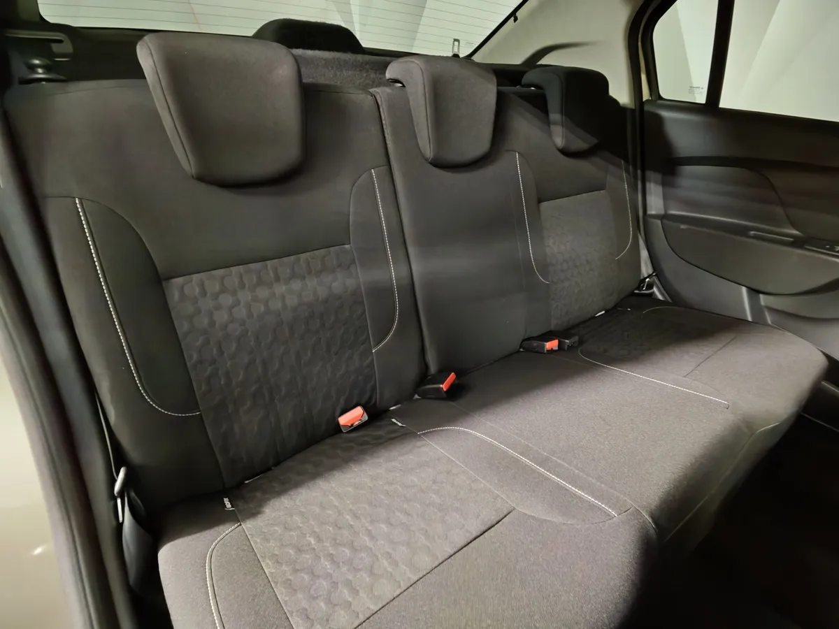 Renault Logan 1.6 MT (82 л.с.) Бежевый в АВИЛОН. Слайд №17