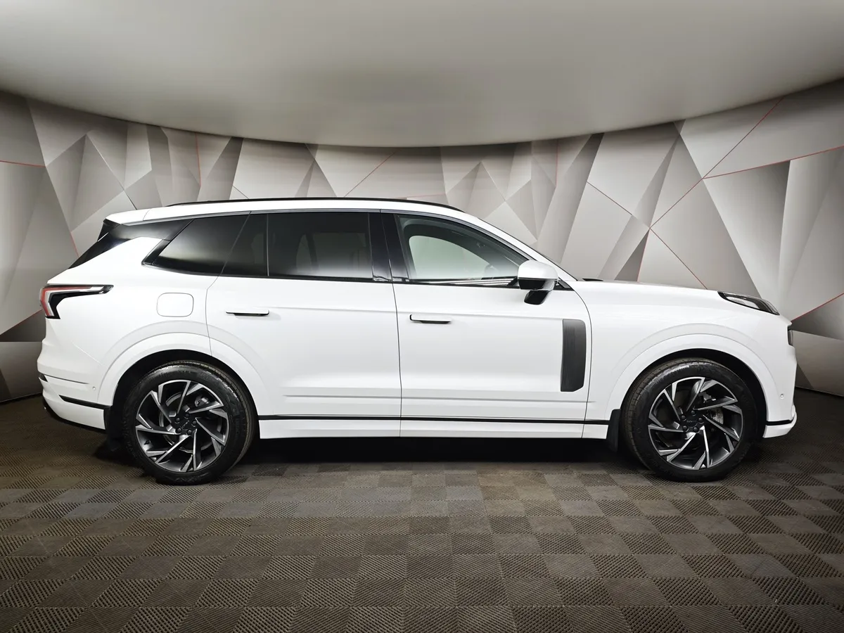 Lynk & Co 09 MHEV 2.0 T5 Drive-E AMT 4WD (7 мест) (254 л.с.) Halo + Upgrade package Белый в АВИЛОН. Слайд №6