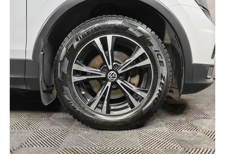 Volkswagen Tiguan 1.4 TSI BlueMotion DSG (150 л.с.) Comfortline Белый в АВИЛОН. Слайд №9