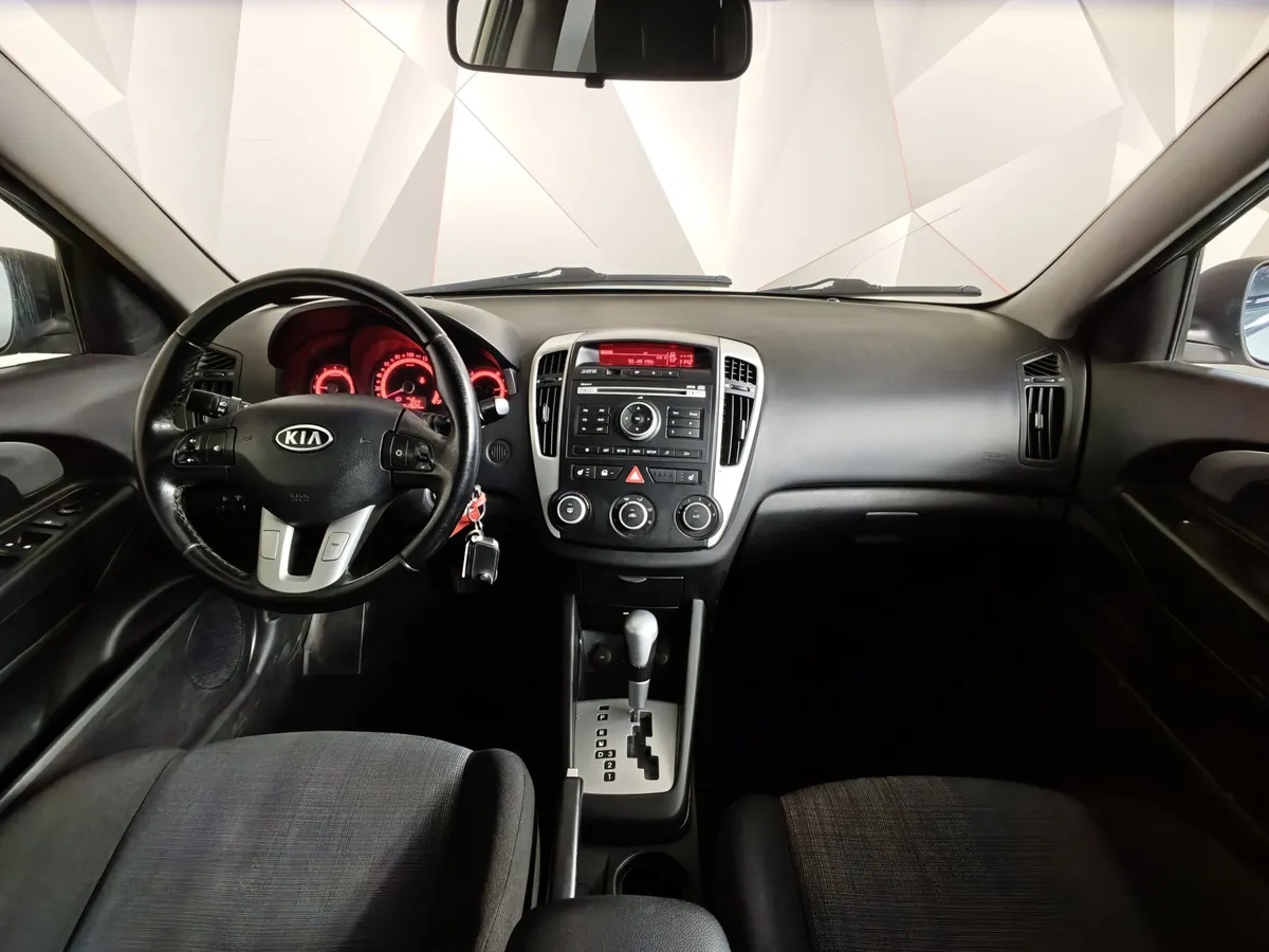 Kia Ceed 1.6 AT (122 л.с.) Серебристый в АВИЛОН. Слайд №14