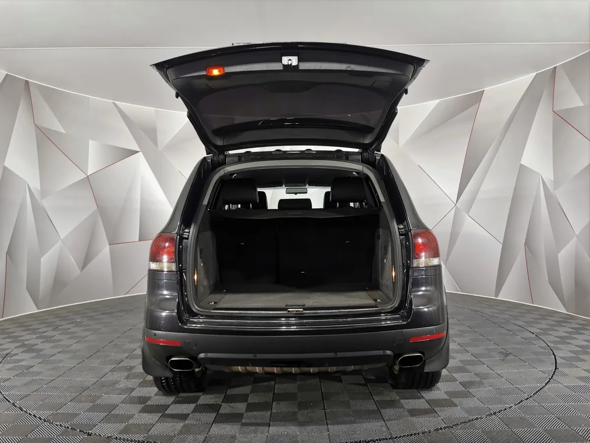 Volkswagen Touareg 3.2 Tiptronic (220 л.с.) Черный в АВИЛОН. Слайд №11