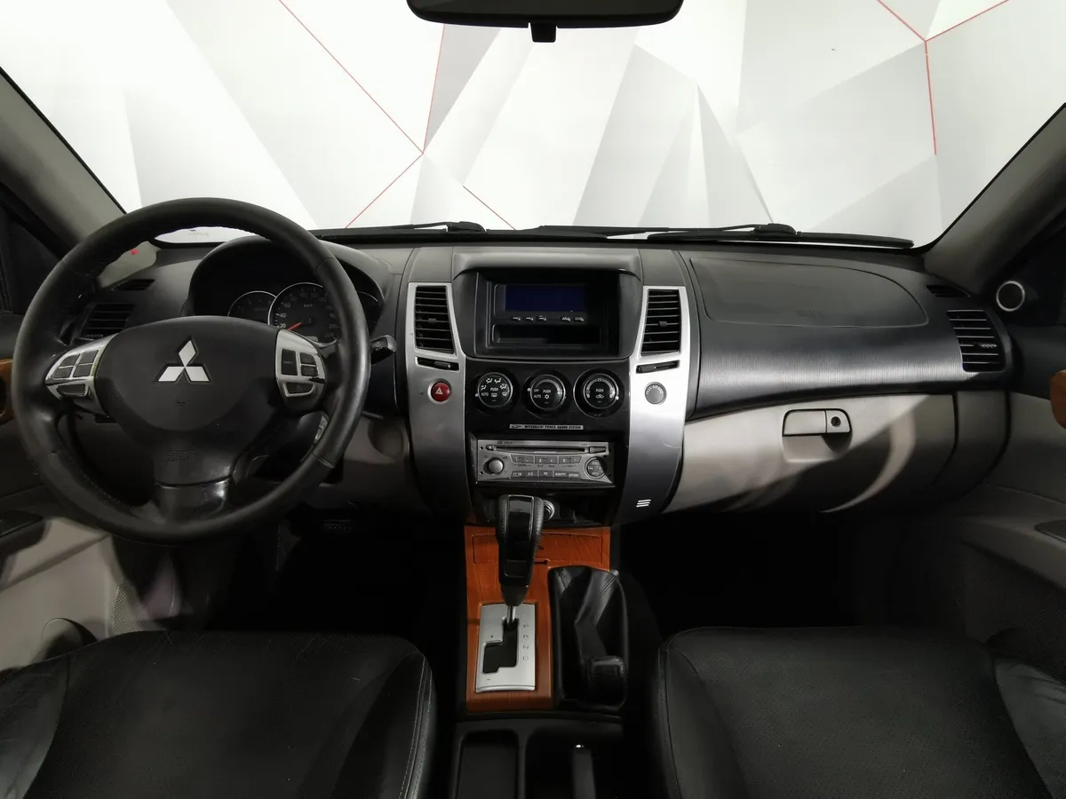 Mitsubishi Pajero Sport 3.2 DI-D MT AWD (160 л.с.) Серый в АВИЛОН. Слайд №13