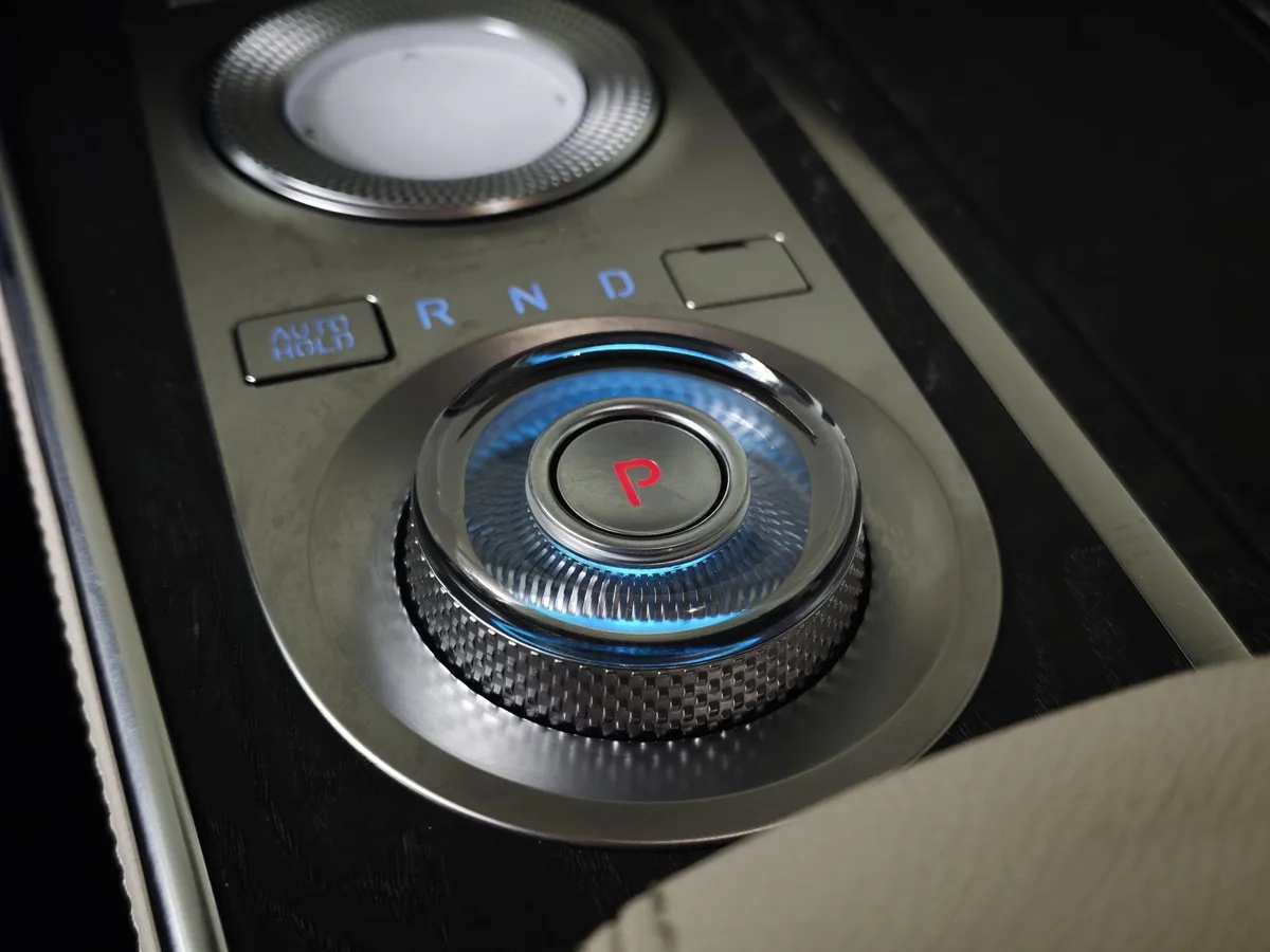 Genesis GV80 2.5 T-GDI 8AT 4WD (249 л.с.) Luxury Черный в АВИЛОН. Слайд №24