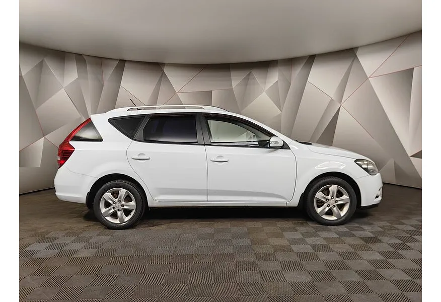 АВИЛОН - Kia Ceed 1.6 AT (122 л.с.) Luxe Белый - slide 3