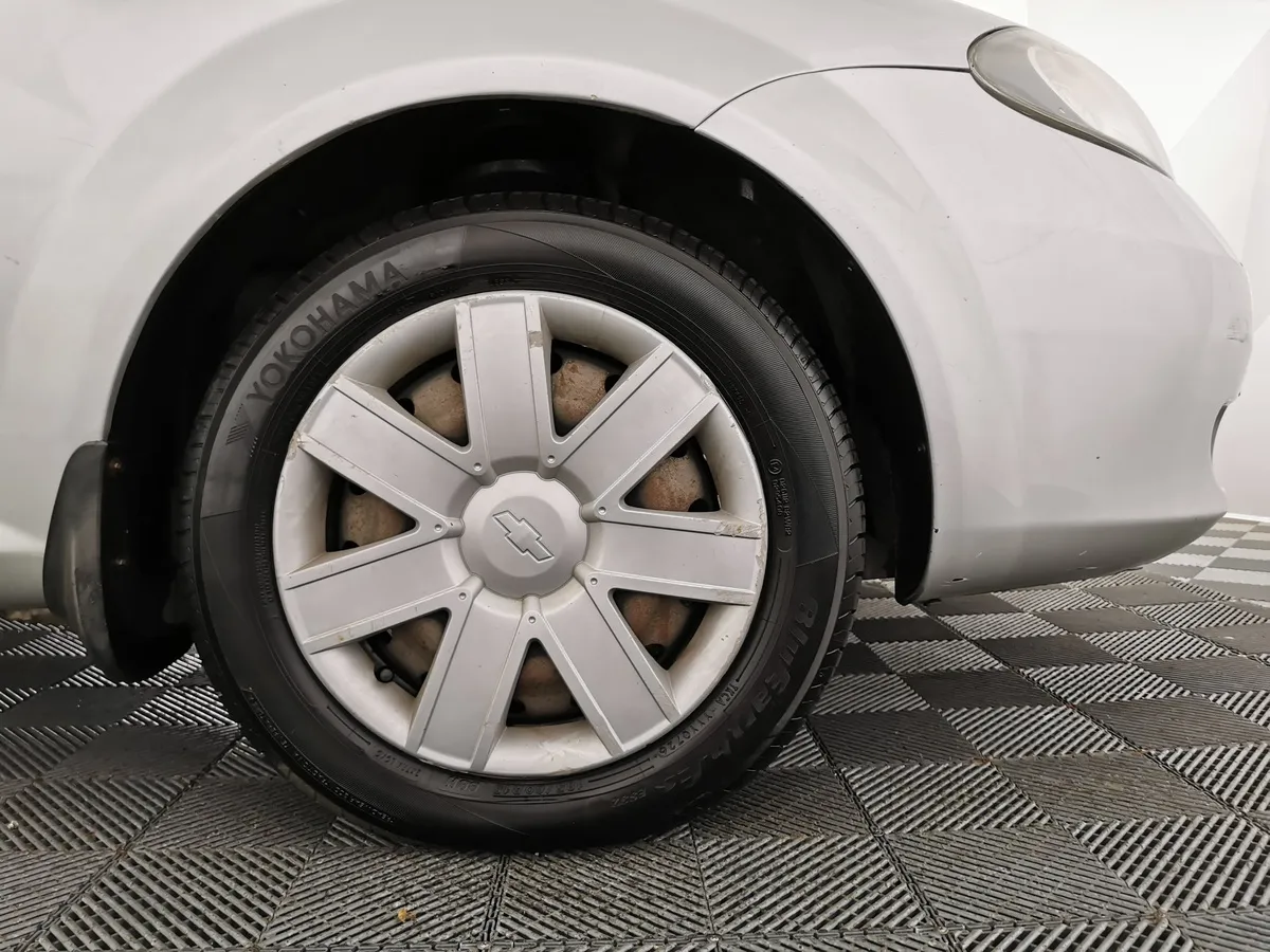 Chevrolet Lacetti 1.6 MT (109 л.с.) Platinum Серебристый в АВИЛОН. Слайд №9