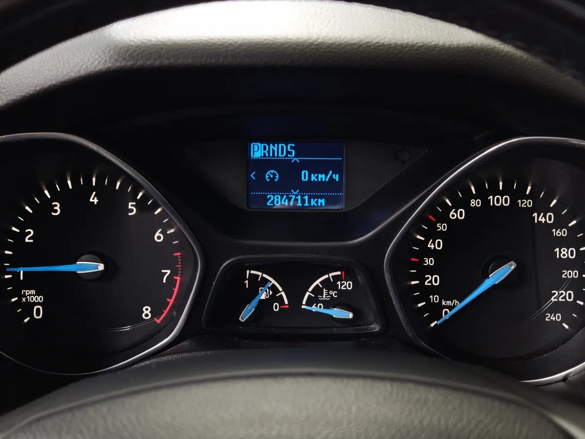 Ford Focus 1.6 Ti-VCT PowerShift (125 л.с.) Trend Черный в АВИЛОН. Слайд №18
