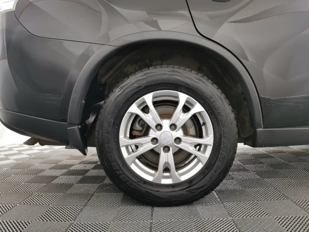 Mitsubishi Outlander 2.0 CVT 4WD (146 л.с.) Черный в АВИЛОН. Слайд №9