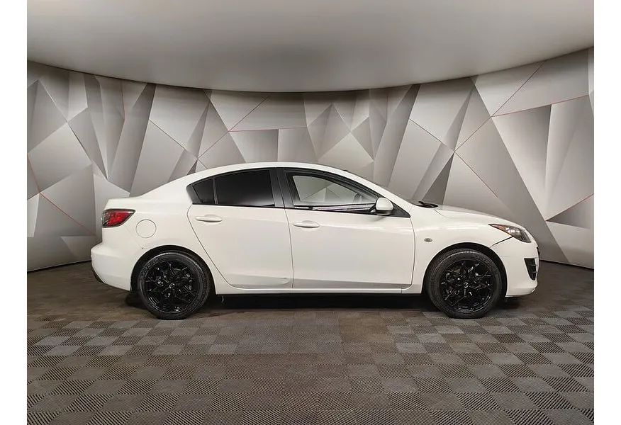 АВИЛОН - Mazda 3 1.6 AT (105 л.с.) Белый - slide 3