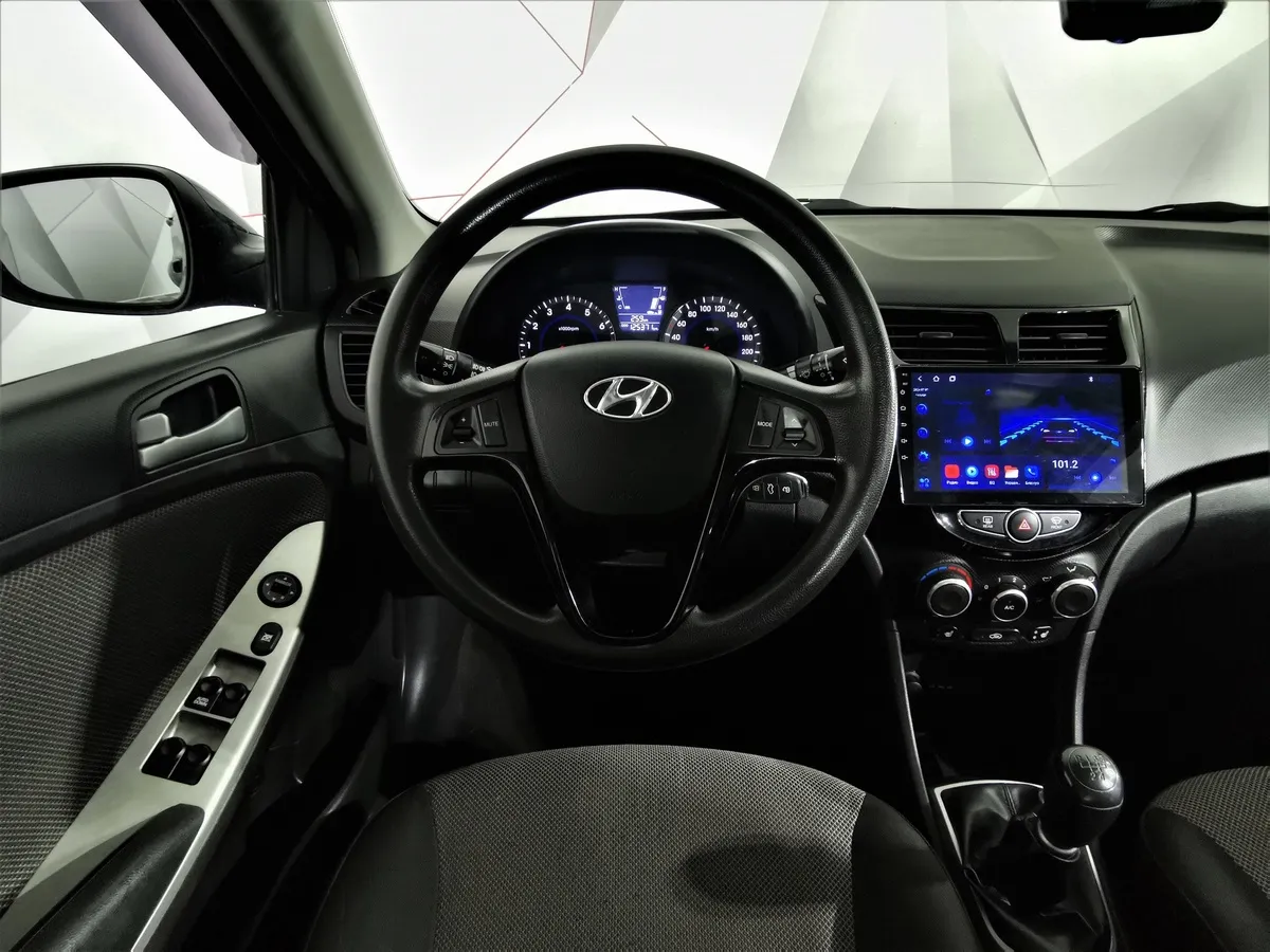 Hyundai Solaris 1.4 MT (107 л.с.) Active Черный в АВИЛОН. Слайд №19