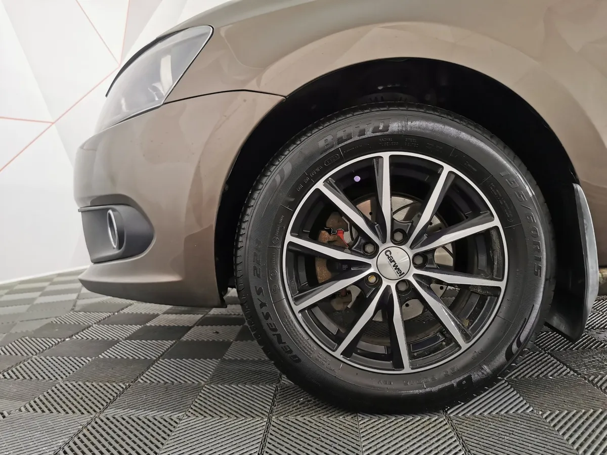 Volkswagen Polo 1.6 MPI AT (110 л.с.) Highline Коричневый в АВИЛОН. Слайд №9