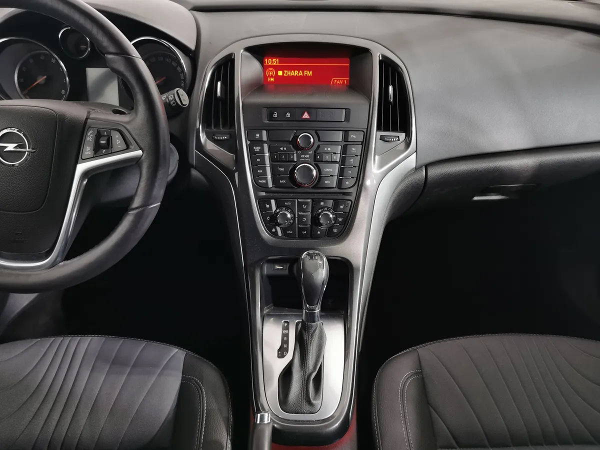 Opel Astra 1.6 AT (115 л.с.) Красный в АВИЛОН. Слайд №14