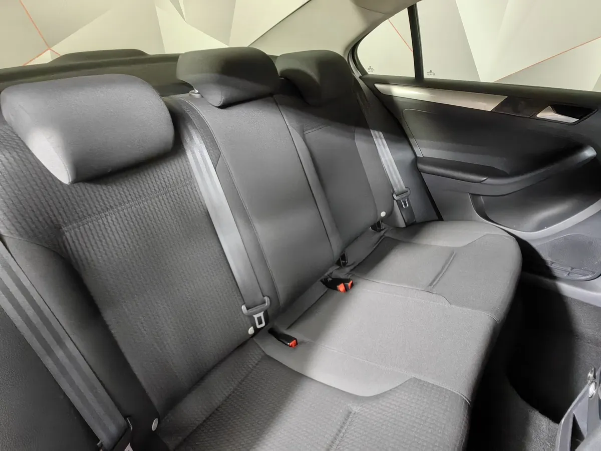 Volkswagen Jetta 1.6 MPI AT (105 л.с.) Trendline Серебристый в АВИЛОН. Слайд №16
