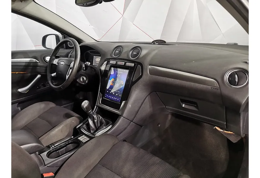 Ford Mondeo 2.0 MT (145 л.с.) Серебристый в АВИЛОН. Слайд №13