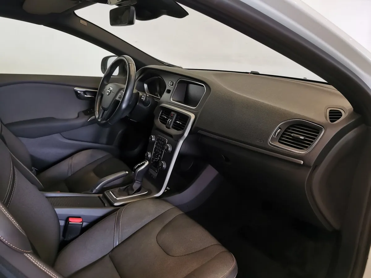 Volvo V40 1.5 T3 Drive-E Geartronic (152 л.с.) Белый в АВИЛОН. Слайд №12