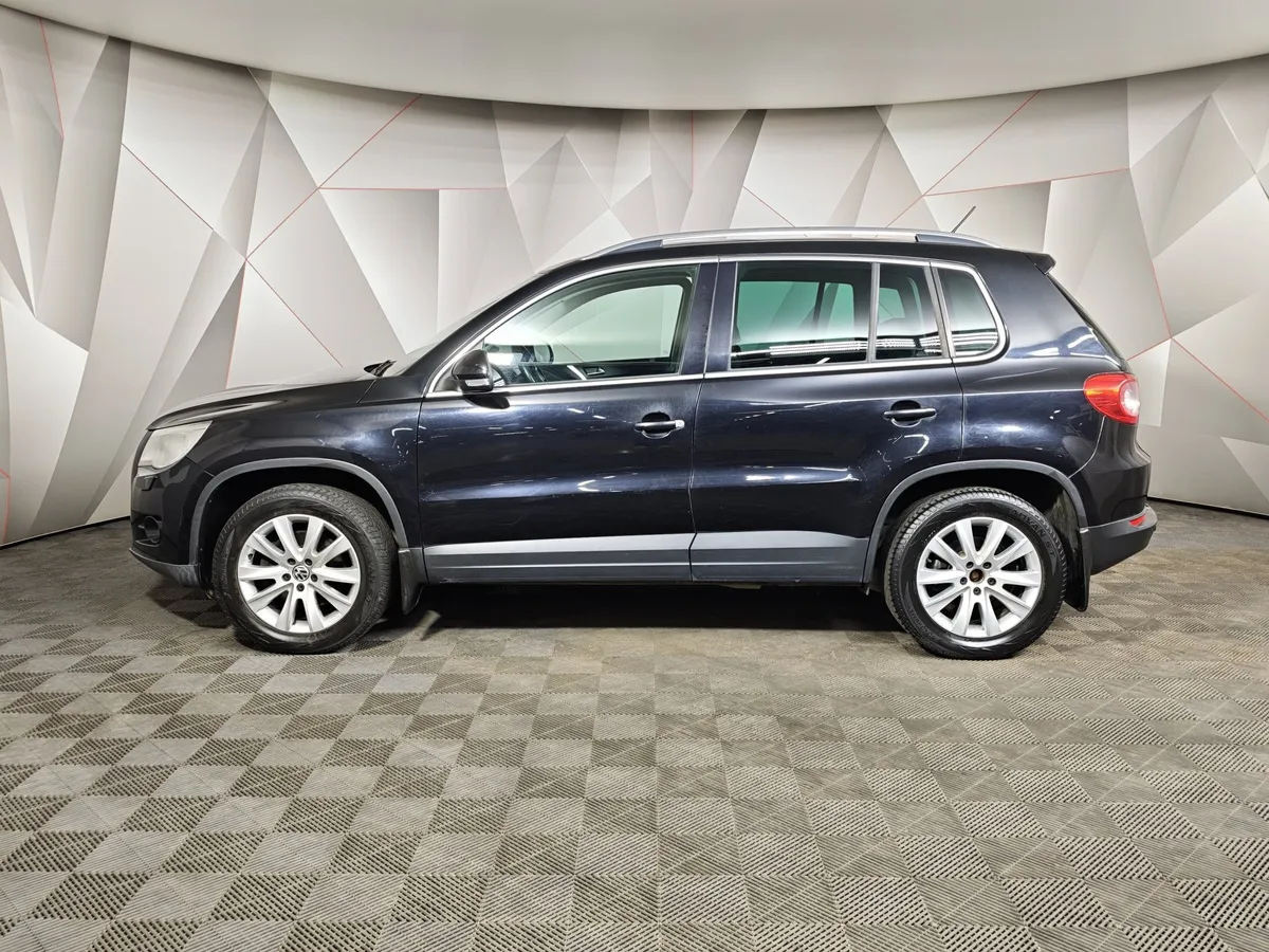 Volkswagen Tiguan 2.0 TSI 4Motion AT (170 л.с.) Track & Field Черный в АВИЛОН. Слайд №5