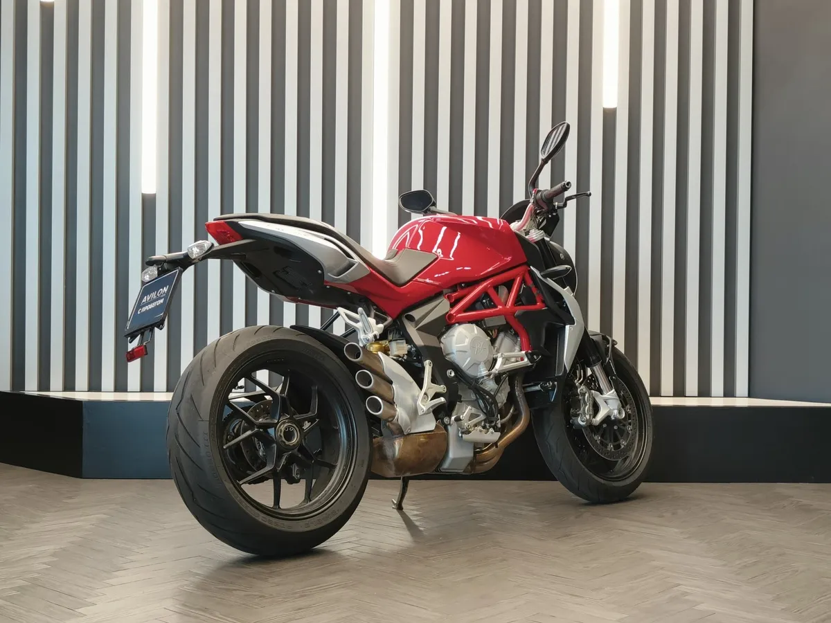 MV Agusta Brutale 798 см³ (110 л.с) (110) 798 Красный в АВИЛОН. Слайд №7