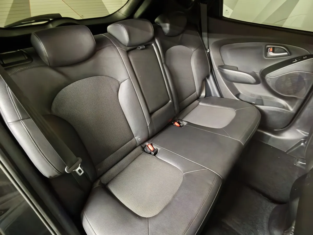 Hyundai ix35 2.0 AT 4WD (150 л.с.) Comfort Черный в АВИЛОН. Слайд №17