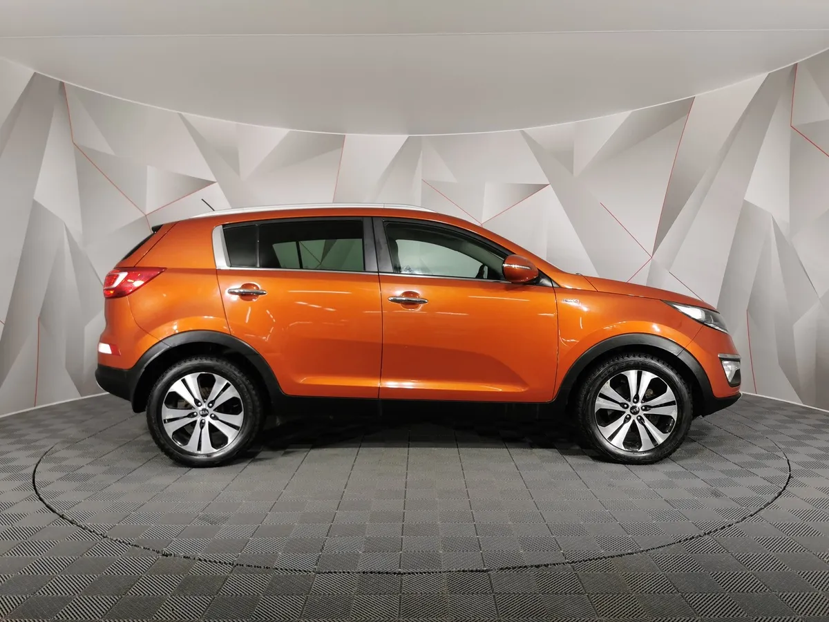 Kia Sportage 2.0 AT 4WD (150 л.с.) Luxe Оранжевый в АВИЛОН. Слайд №6