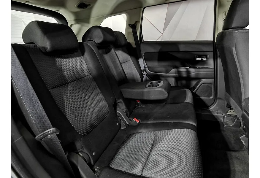 Mitsubishi Outlander 2.0 CVT 4WD (146 л.с.) Серый в АВИЛОН. Слайд №16