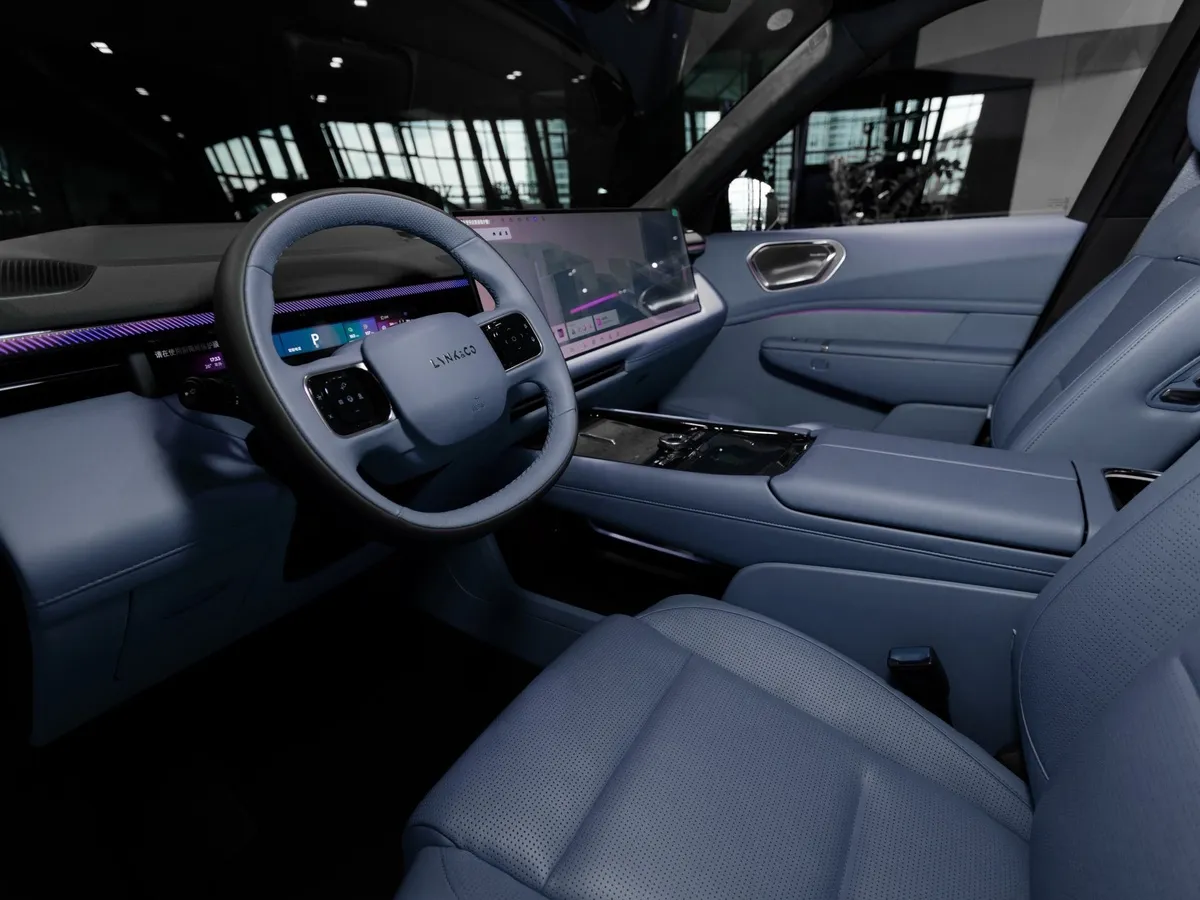 Lynk & Co 900 2.0 AT 4WD (884 л.с.) Ultra Черный в АВИЛОН. Слайд №13