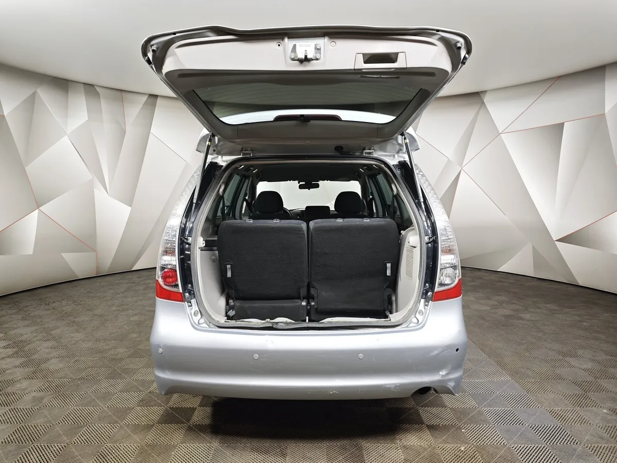 Mitsubishi Grandis 2.4 AT 4WD (165 л.с.) Серый в АВИЛОН. Слайд №8