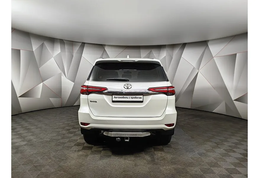 Toyota Fortuner 2.8d AT 4WD (200 л.с.) Белый в АВИЛОН. Слайд №8
