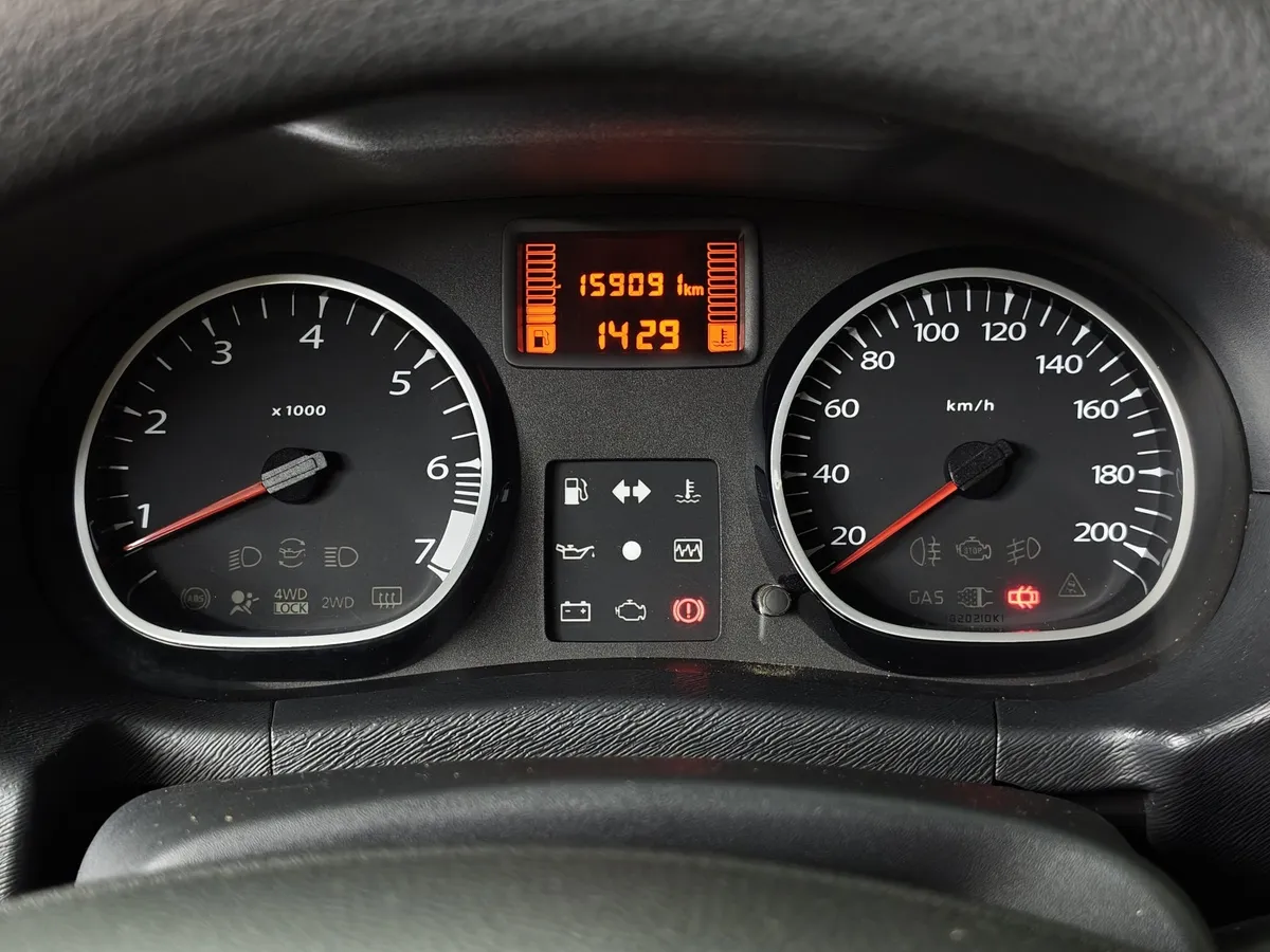 Renault Duster 2.0 MT 4x4 (135 л.с.) Серый в АВИЛОН. Слайд №18
