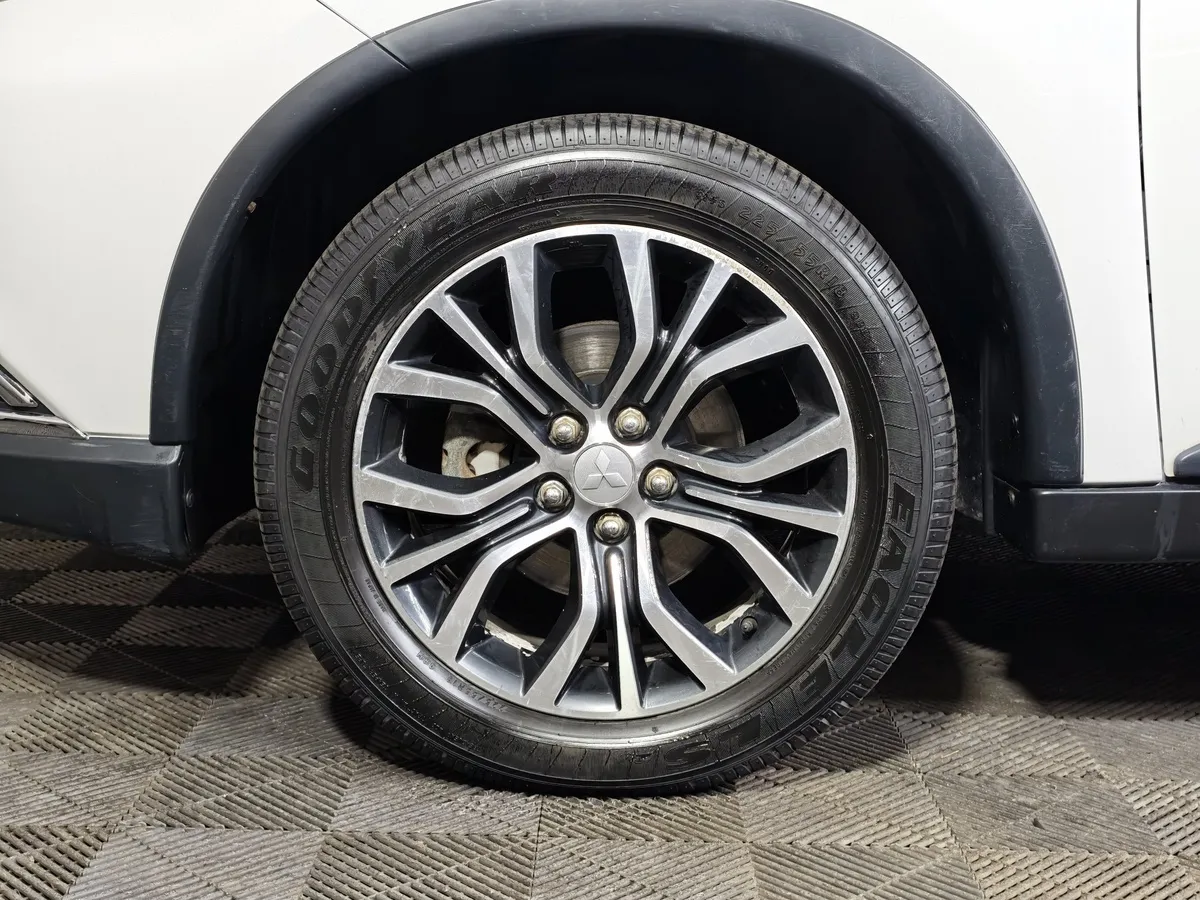 Mitsubishi Outlander 2.0 MIVEC CVT 4WD (146 л.с.) Intense Plus Белый в АВИЛОН. Слайд №9