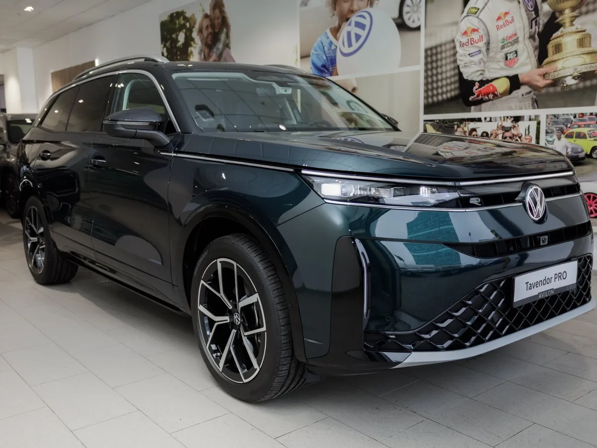 Volkswagen Tavendor 2.0 DSG 4WD (272 л.с.) Р-Лайн Тоуринг Зеленый в АВИЛОН. Слайд №2