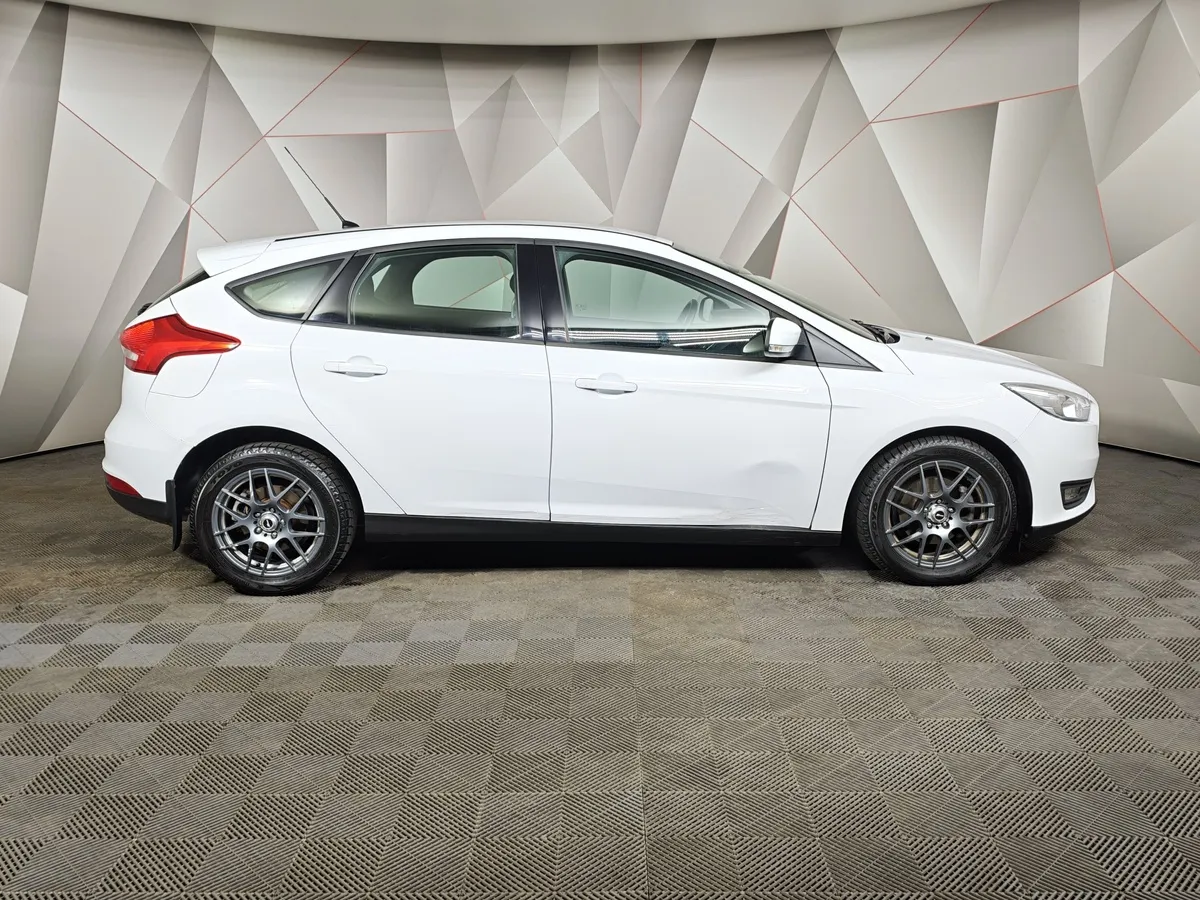 Ford Focus 1.6 PowerShift (105 л.с.) Trend Белый в АВИЛОН. Слайд №6