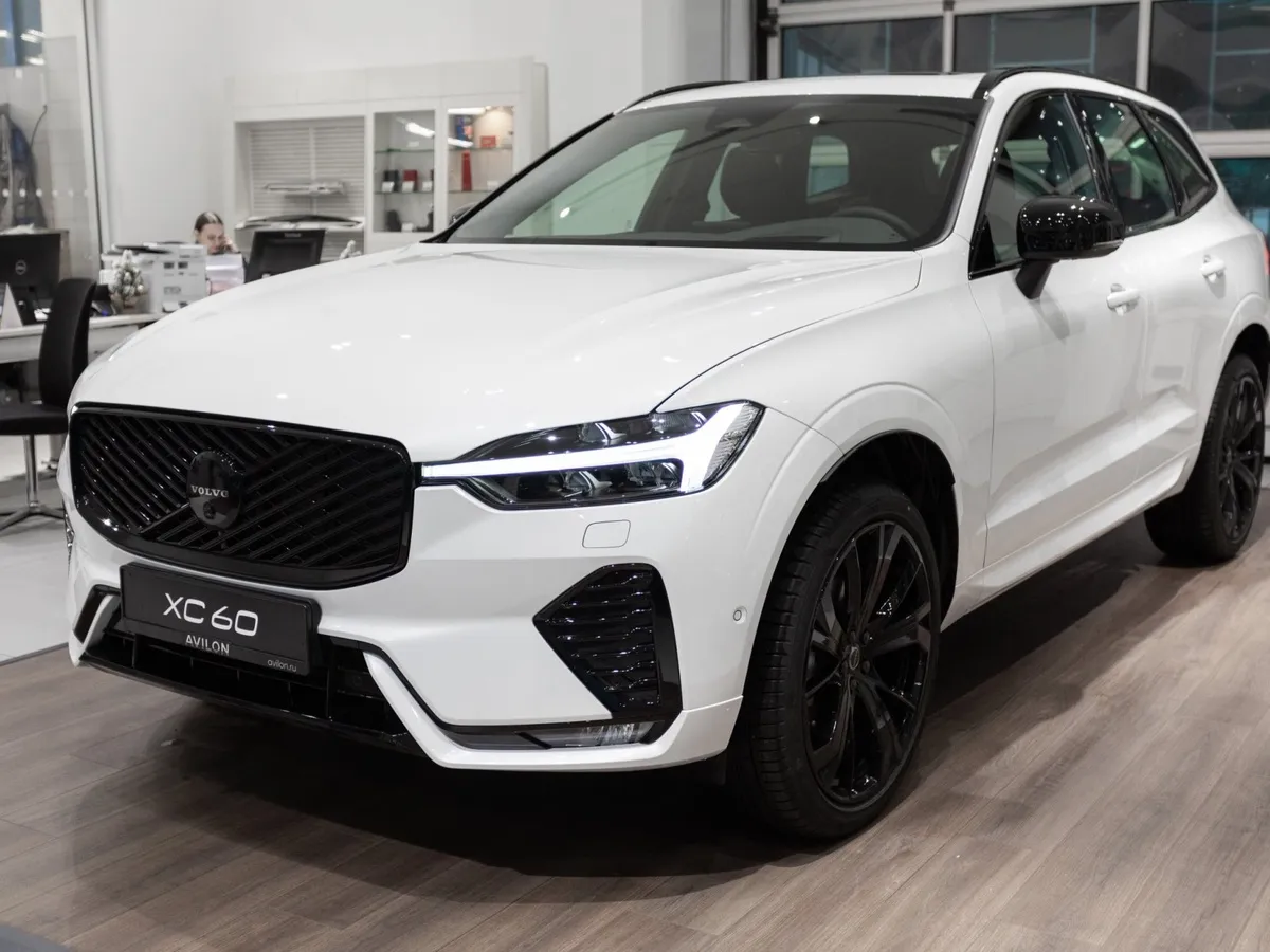 АВИЛОН - Volvo XC60 2.0 B5 8AT AWD (250 л.с.) Ultra Белый - slide 10182876