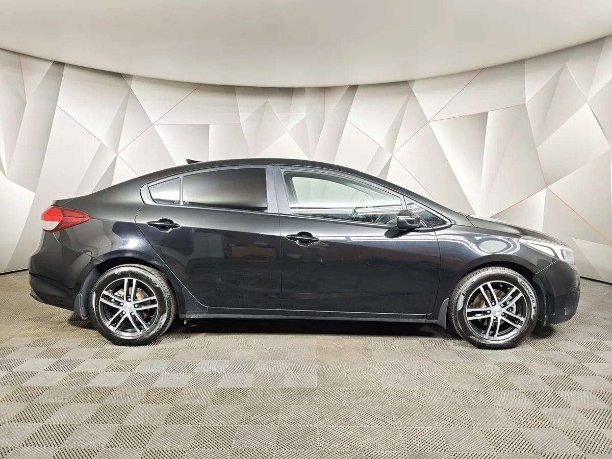 Kia Cerato 1.6 AT (130 л.с.) Comfort Черный в АВИЛОН. Слайд №6